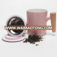 New arrival Fashion  porcelain Tea Mug with tea infuser and metal lid, special  wood handle